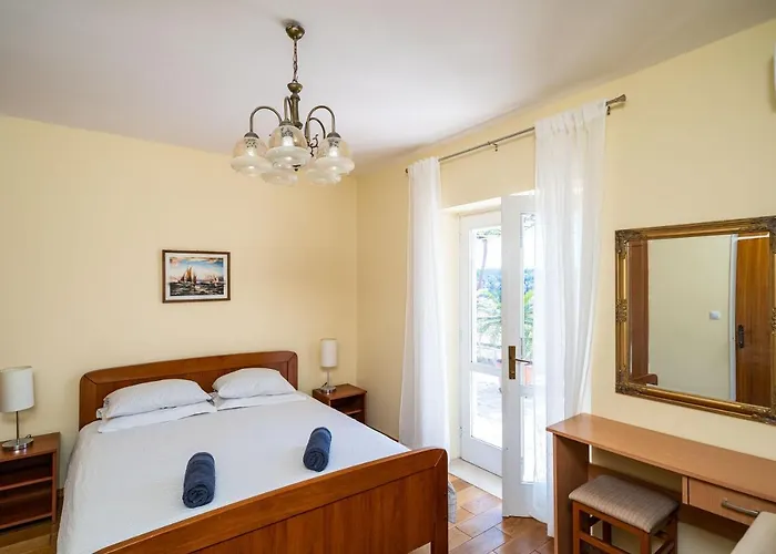 耐克客房及公寓 公寓 *