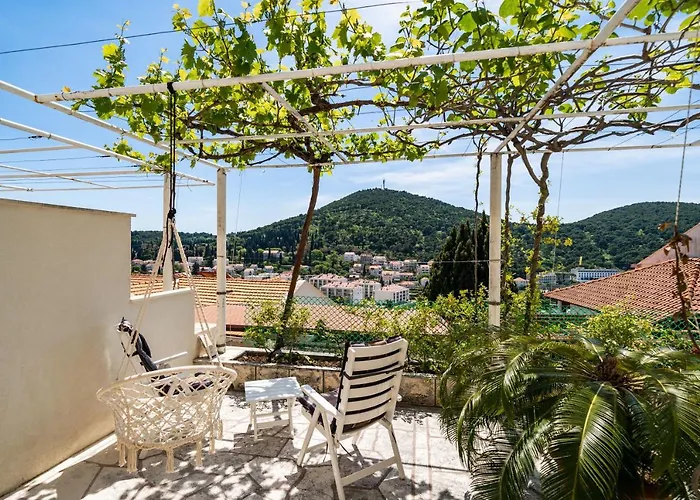 耐克客房及公寓 *