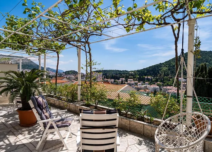 耐克客房及公寓 *