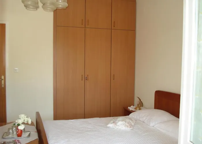 耐克客房及公寓 *